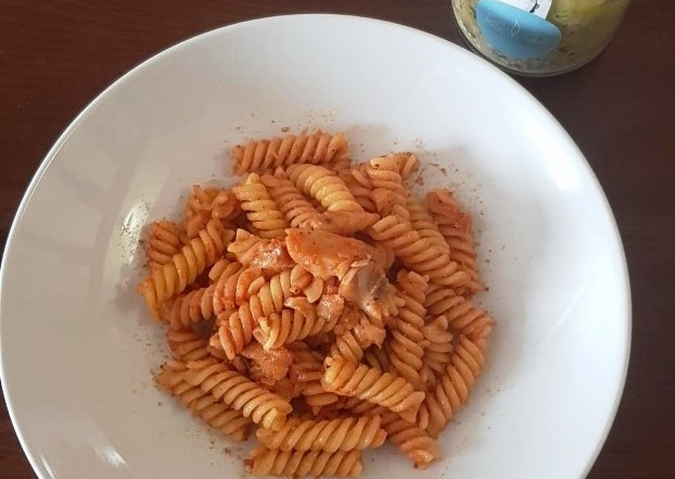 Fusilli con Pronto Pasta Agroittica Clarabella, passata di pomodoro e bottarga di luccio